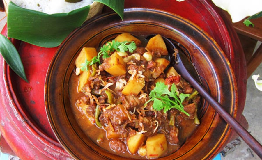 Traditional Northern Thai Gaeng Hung Lay pork curry